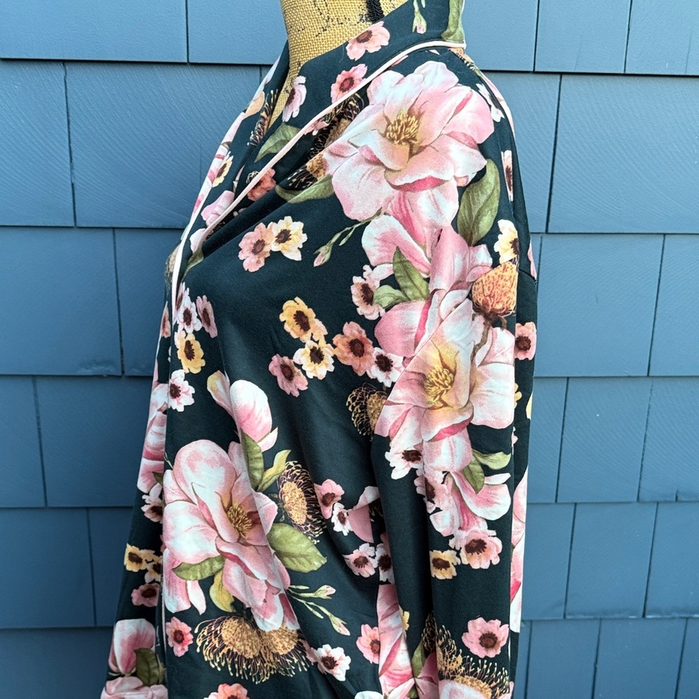 Elegant Floral Women's Pajama Set NWOT Room Service floral pink roses - Picture 11 of 12